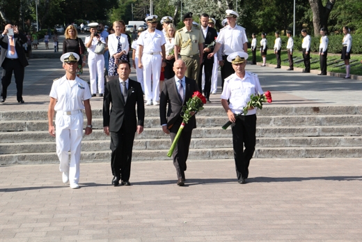 Итальянцы в Одессе почтили память погибших украинских моряков