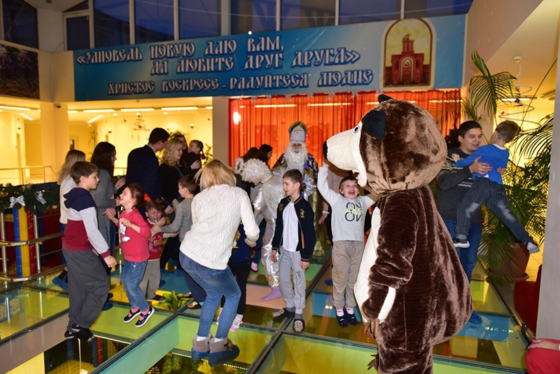 Новогодний утренник воспитанникам детского дома "Жемчужинка" от студентов Одесской Юракадемии
