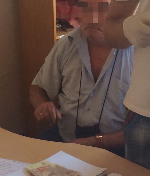СБУ задержала на взятке сотрудника Одесского горсовета 