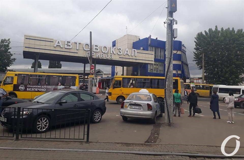 В Одессе обсуждали вопрос стихийной парковки автобусов на улицах города