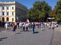 Митинг против войны собрал в Одессе около 300 человек и 1 БТР ФОТО ОБНОВЛЕНО 13.16