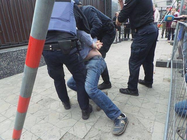 Итоги потасовок у Генконсультсва РФ в Одессе: шестерых активистов обвиняют в мелком хулиганстве 