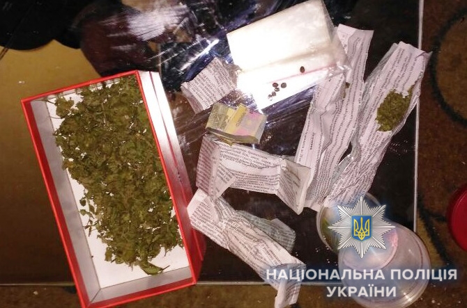 Болградские полицейские обнаружили в доме мужчины наркотики и оружие
