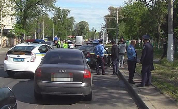 В Одессе автомобиль, перевозивший нож и биту, пытался скрыться от ГАИ 