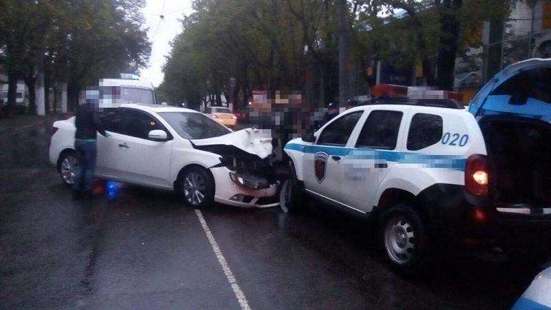 В Одессе утром произошло ДТП с участием авто охранной фирмы