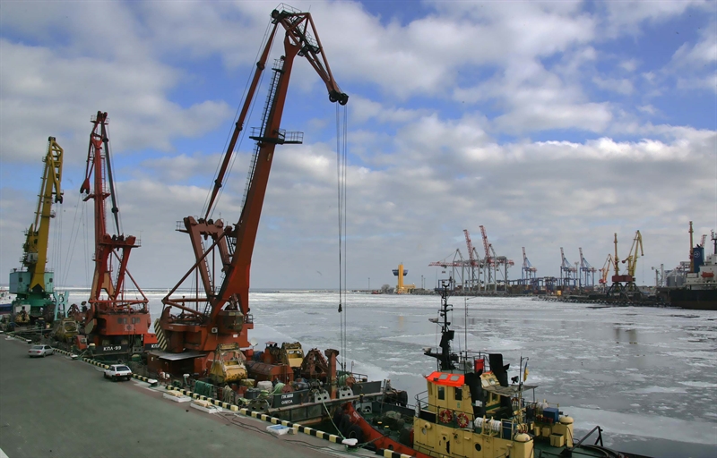 Порты Одесской области сегодня ограничили грузовые операции