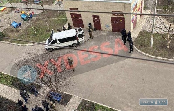 В Одессе местный житель открыл огонь по детям