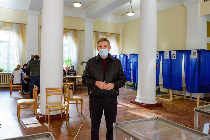 Сергей Кивалов отдал свой голос за будущего мэра Одессы и призывал одесситов прийти на избирательные участки   