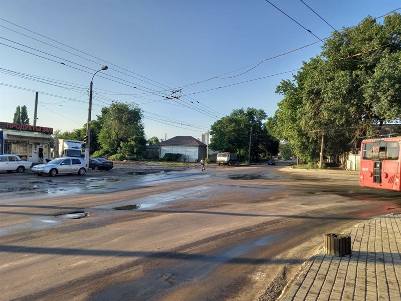 После сильного ливня на основных магистралях Одессы восстановлена проезжаемость