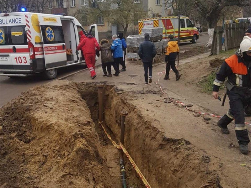 В Белгород-Днестровском женщина упала в двухметровую траншею