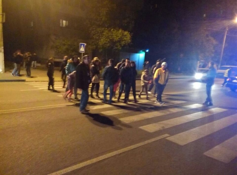 Жители Щорса вечером снова перекрывали дорогу