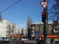 На перекрестке Фонтанской дороги и Экономического переулка заработали светофоры