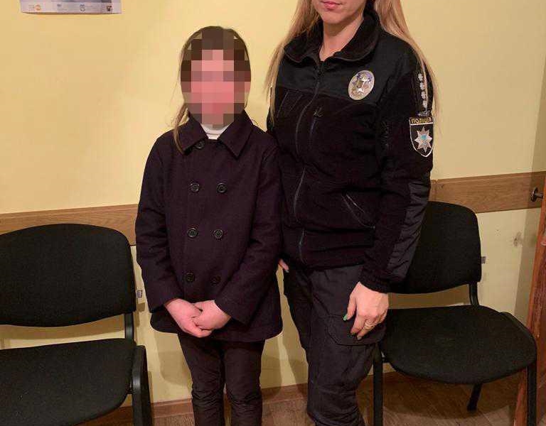 Совместными усилиями полицейских и неравнодушных граждан 10-летнюю Снежану вернули родителям