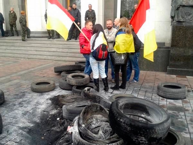 Одесситы требуют отставки Брындака под Верховной Радой ФОТО