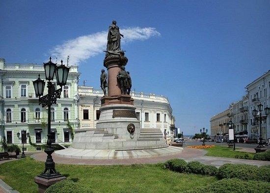 Памятник Екатерине II в Одессе мешает жить всего 43 подписавшим петицию к президенту