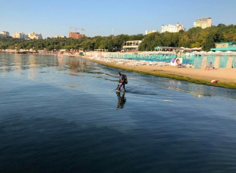 В Одессе из воды достали утопленника