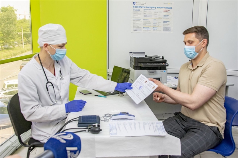 Максим Куцый получил иммунный паспорт одессита в клинике Международного гуманитарного университета