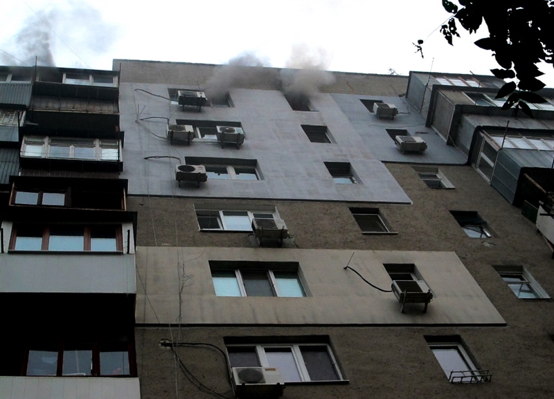 Спасатели ликвидировали возгорание на 10 этаже жилого дома