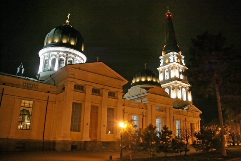 Митрополит Агафангел совершил пасхальное богослужение в Спасо-Преображенском Одесском кафедральном соборе 