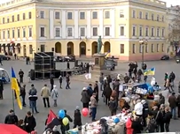 Возле Дюка остановился броневик ФОТО