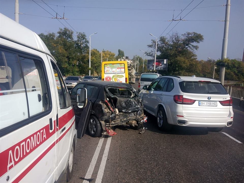 Полиция разыскивает виновника аварии на Ивановском мосту