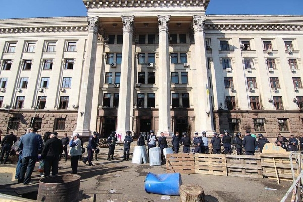 В одесском Доме профсоюзов бесчинствуют мародеры