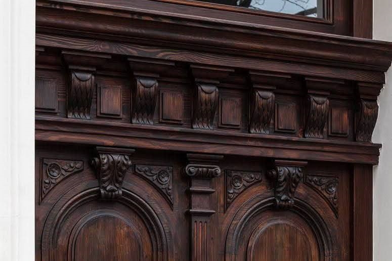 В Одесі відреставрували старовинні двері
