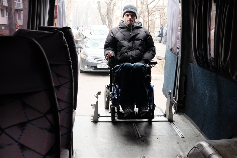 Переселенцы из АТО создали в Одессе первое такси для инвалидов-колясочников