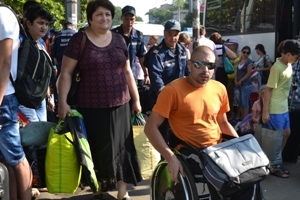 Одесские спасатели продолжают принимать поезда с Востока страны ФОТО