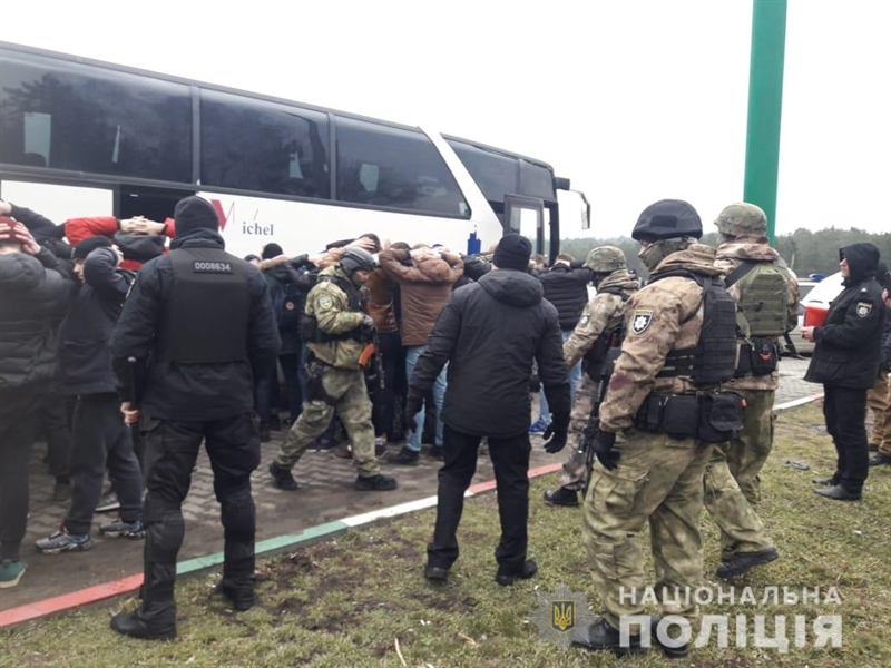 Полицейские проверяют информацию о вооруженных людях, которые едут в Одессу
