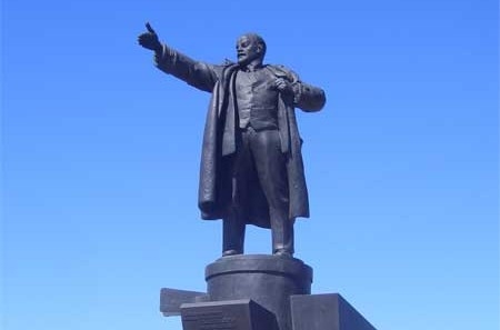 Вандалы повредили еще один памятник в Одесской области