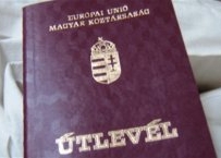 Венгрия выдает свои паспорта украинцам из-за дыр в законах