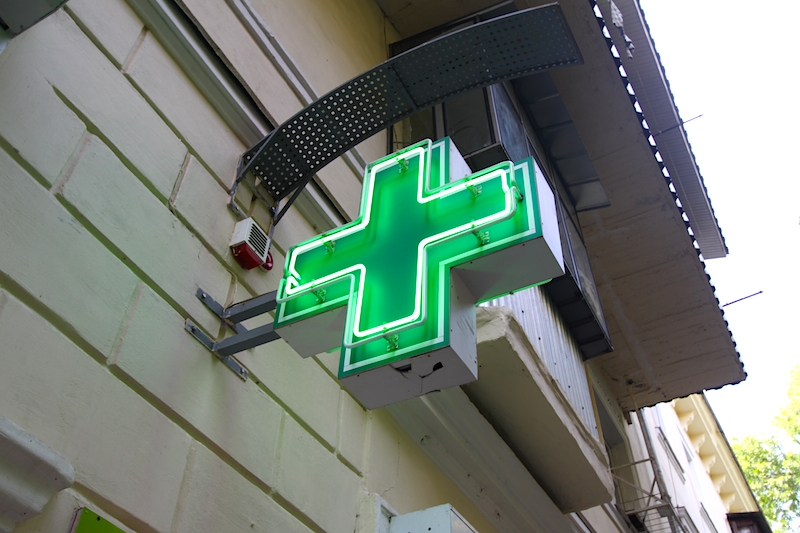 В Одессе двое мужчин ограбили аптеку