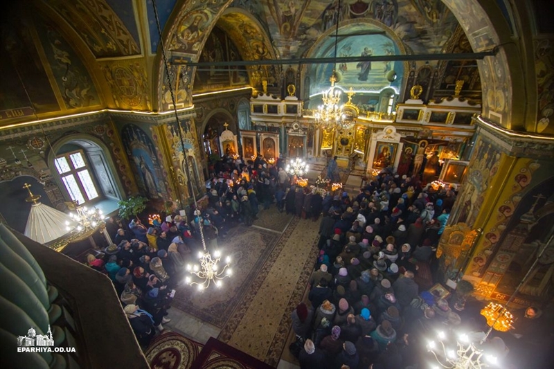В день почитания Феодоровской иконы Божией Матери митрополит Агафангел совершил Божественную литургию в Свято-Покровском кафедральном Измаильском соборе и возглавил многотысячный Крестный ход (Видео)