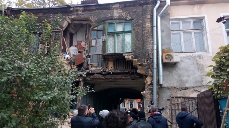 На Молдованке частино обрушилась стена жилого дома