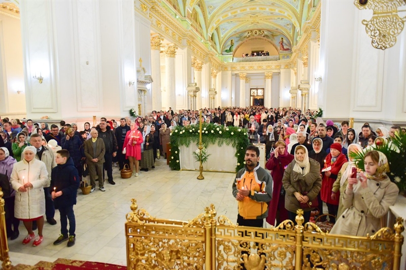 Торжество торжеств: в храмах Одессы прошли ночные Пасхальные Богослужения 