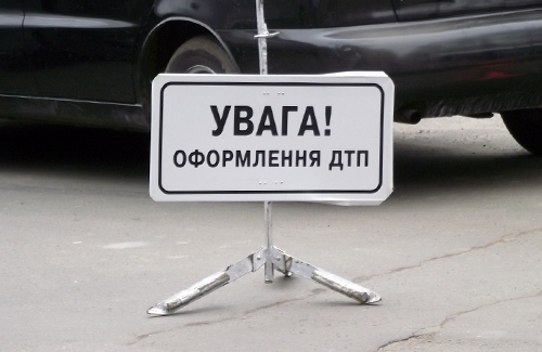 В Одессе автомобиль сбил на пешеходном переходе парня и скрылся с места ДТП