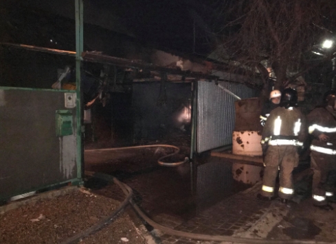 В Одессе горела крыша дома: площадь пожара 150 квадратов