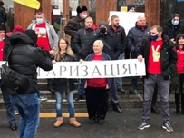 «Нам холодно, но мы потерпим»: В Одессе прошел тарифный митинг