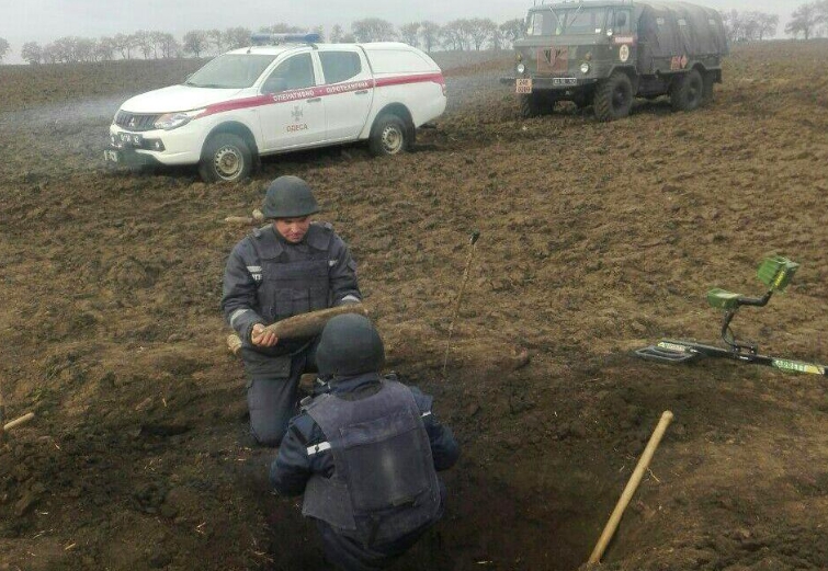 В Саратском районе обнаружили более 50 артснарядов