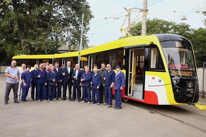 В КП "Одесгорэлектротранс" собрали первый трехсекционный трамвай 