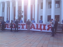 Под стенами Одесского городского совета собирается митинг ФОТО