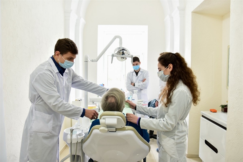 Бесплатная стоматология: социальный проект в действии