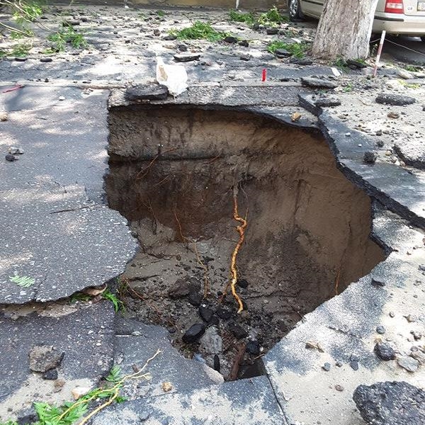 На Молдаванке в Одессе прорвало трубу