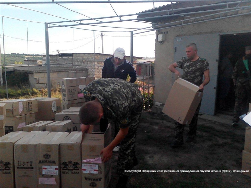 В Одесской области обнаружили склад контрабандных сигарет
