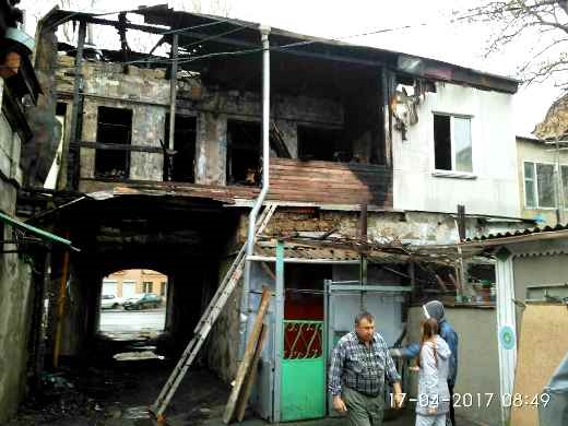 Семьям, пострадавшим во время пожара на Молдаванке, оказывают помощь  