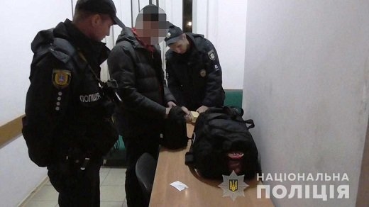Подольские полицейские сняли с поезда Одесса – Черновцы дебошира-наркомана