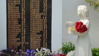 В Беляевке открыли памятник "Жажда"