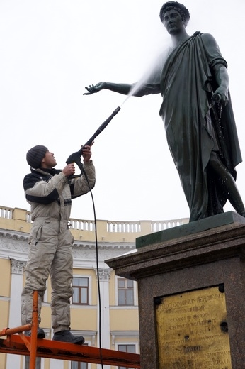 В Одессе помыли Дюка де Ришелье ФОТО