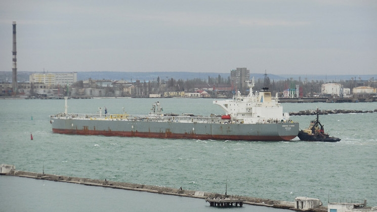 В Одессе ждут танкер с нефтью для Беларуси